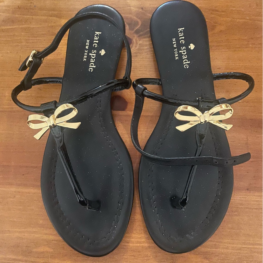 Kate Spade Preppy Black Patent leather Sandals with Gold Metal Bows Size 8 - Picture 7 of 16